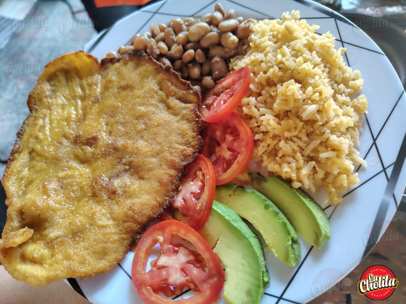 Gordita de chicharrón en salsa roja — La Cholita, Azcapotzalco CDMX